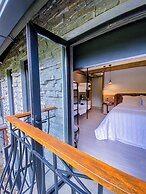 Celeiro Lake Village