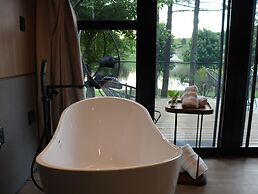 Celeiro Lake Village