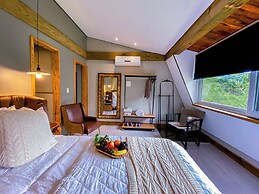 Celeiro Lake Village