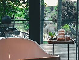 Celeiro Lake Village