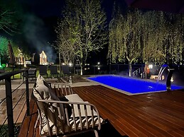 Celeiro Lake Village