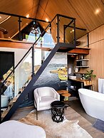 Celeiro Lake Village