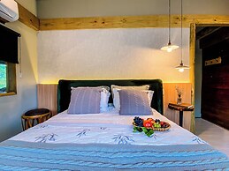 Celeiro Lake Village