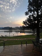 Celeiro Lake Village