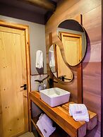 Celeiro Lake Village