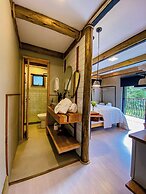 Celeiro Lake Village