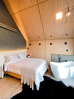 Celeiro Lake Village