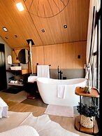 Celeiro Lake Village