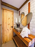 Celeiro Lake Village