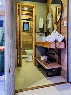 Celeiro Lake Village