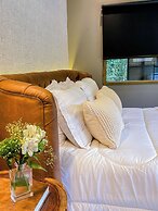 Celeiro Lake Village