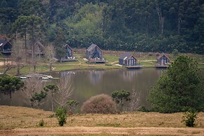 Celeiro Lake Village