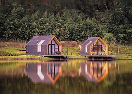 Celeiro Lake Village