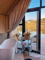 Celeiro Lake Village