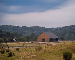 Celeiro Lake Village
