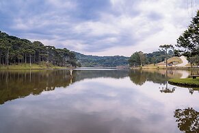 Celeiro Lake Village