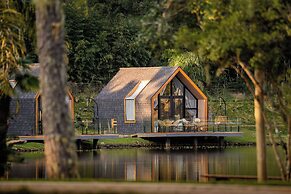 Celeiro Lake Village