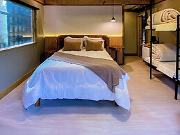 Celeiro Lake Village