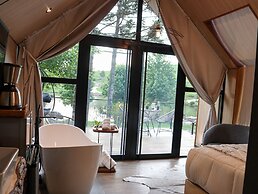 Celeiro Lake Village