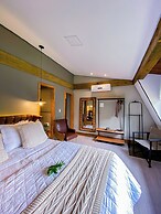 Celeiro Lake Village