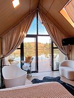 Celeiro Lake Village