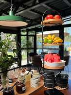 Celeiro Lake Village