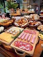 Celeiro Lake Village