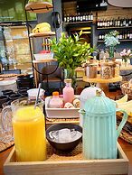 Celeiro Lake Village