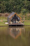 Celeiro Lake Village