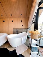 Celeiro Lake Village