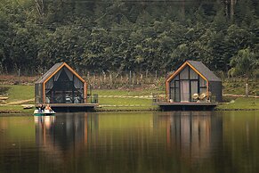 Celeiro Lake Village