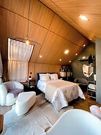 Celeiro Lake Village