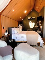 Celeiro Lake Village