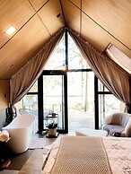 Celeiro Lake Village