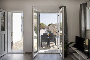 Parikia's Sunlight 2bedroom House