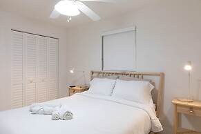 Stunning & Private 5 BDR Canal-front Home w/ Pool!