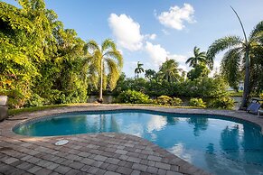 Stunning & Private 5 BDR Canal-front Home w/ Pool!