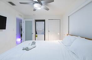 Stunning & Private 5 BDR Canal-front Home w/ Pool!