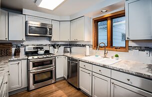 Huemanns Haven Spacious 3 BR Close to Downtown