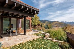 Cliffside Stunning, Luxury 4 BR Min to Skiing!