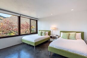 Cliffside Stunning, Luxury 4 BR Min to Skiing!