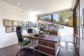 Cliffside Stunning, Luxury 4 BR Min to Skiing!