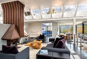 Cliffside Stunning, Luxury 4 BR Min to Skiing!