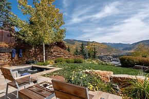 Cliffside Stunning, Luxury 4 BR Min to Skiing!