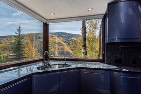 Cliffside Stunning, Luxury 4 BR Min to Skiing!