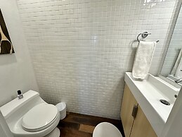 Cliffside Stunning, Luxury 4 BR Min to Skiing!