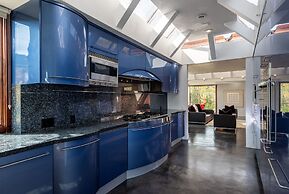 Cliffside Stunning, Luxury 4 BR Min to Skiing!