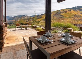 Cliffside Stunning, Luxury 4 BR Min to Skiing!