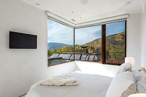 Cliffside Stunning, Luxury 4 BR Min to Skiing!