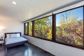 Cliffside Stunning, Luxury 4 BR Min to Skiing!